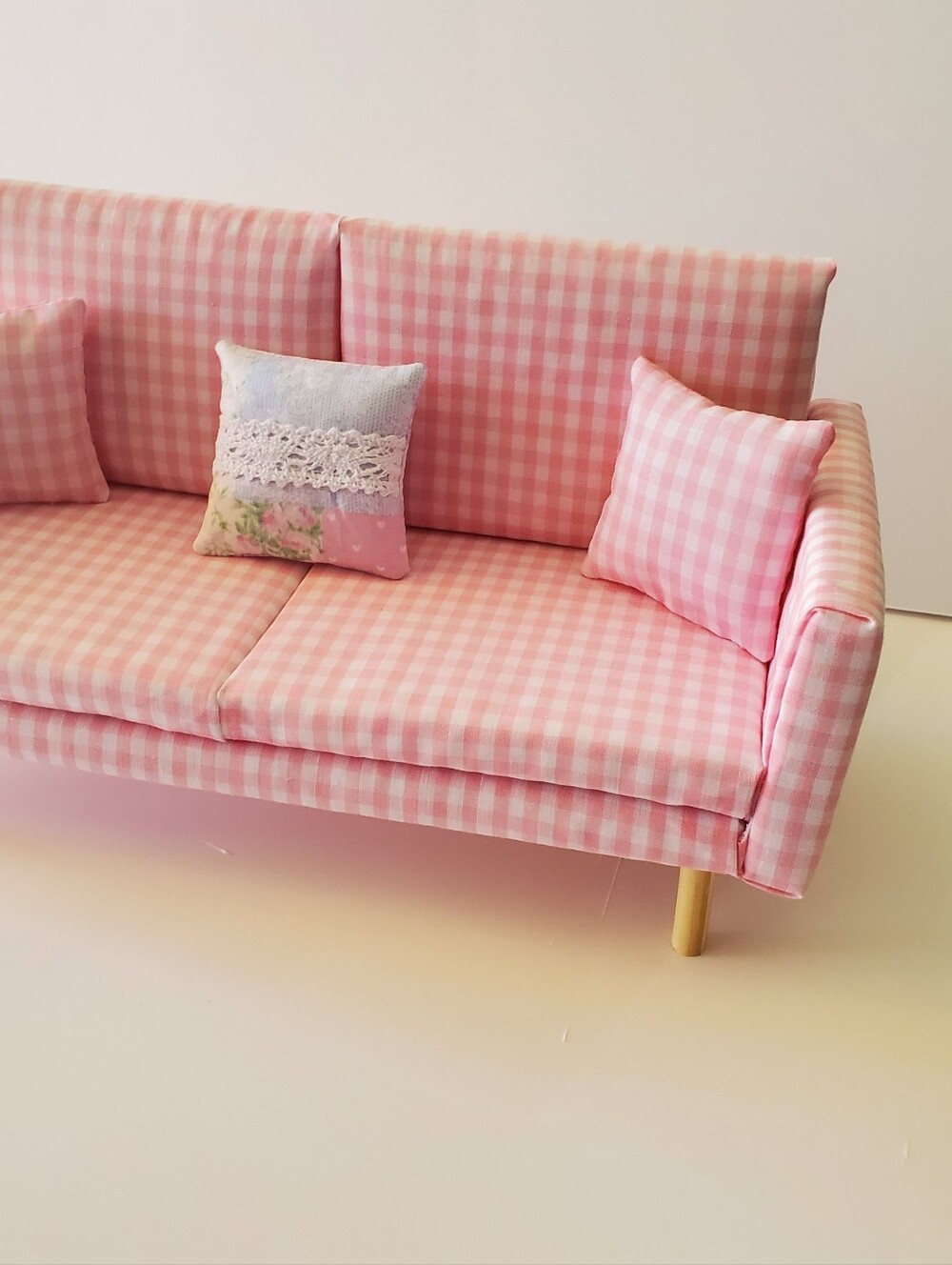 Barbie Miniature Dollhouse Sofa @nessa_bo_bessa - Picture 4 of 5